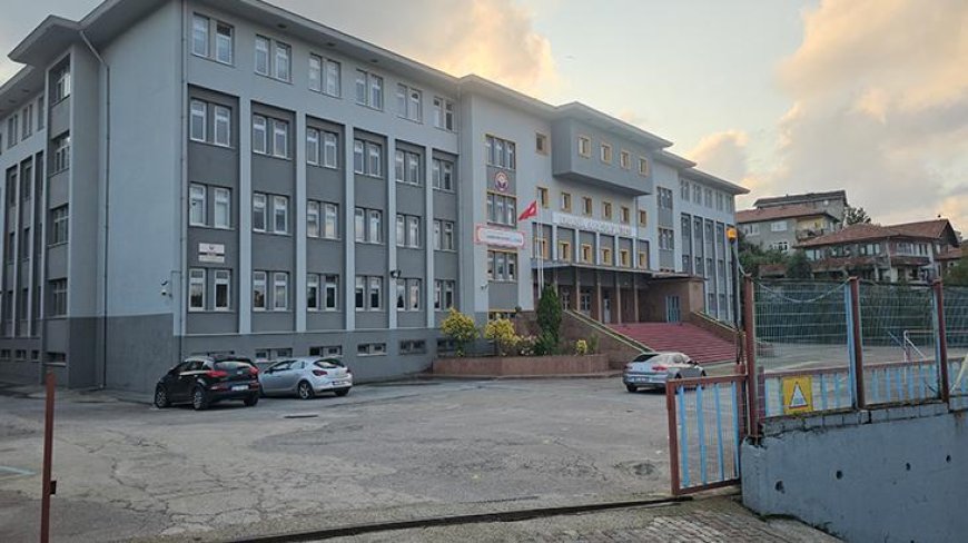 Lise Öğrencileri Arasında Sigara Tartışması: ‘Kullanmıyorum’ Diyen Arkadaşa Yumruklu Saldırı