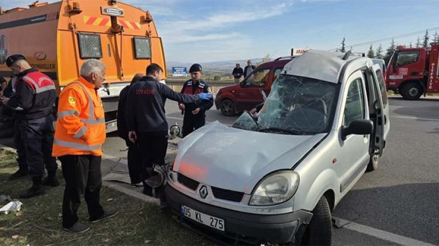 Amasya'da Kamyonla Çarpışan Araçta 4 Kişi Hayatını Kaybetti